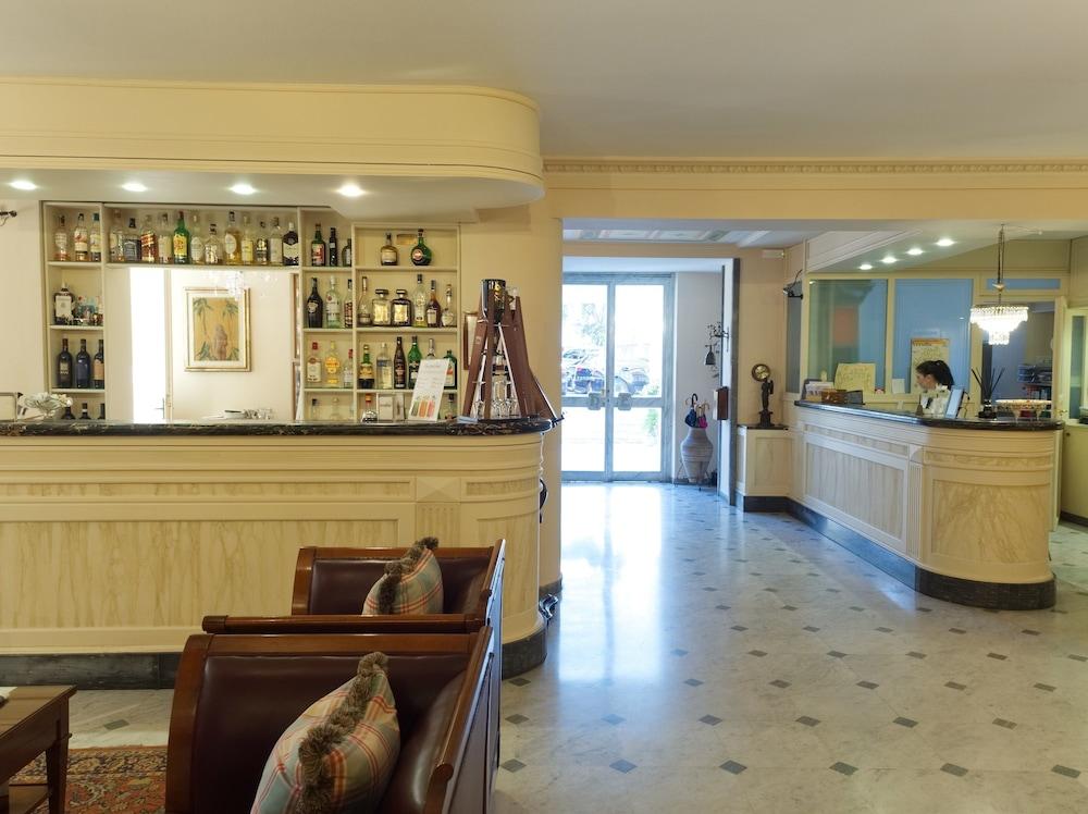 Hotel Europa Camaiore Bagian luar foto