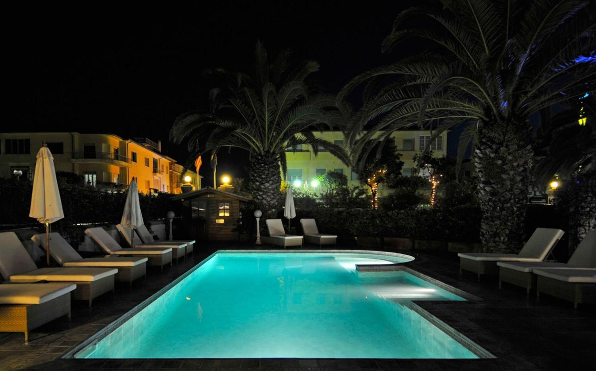 Hotel Europa Camaiore Bagian luar foto